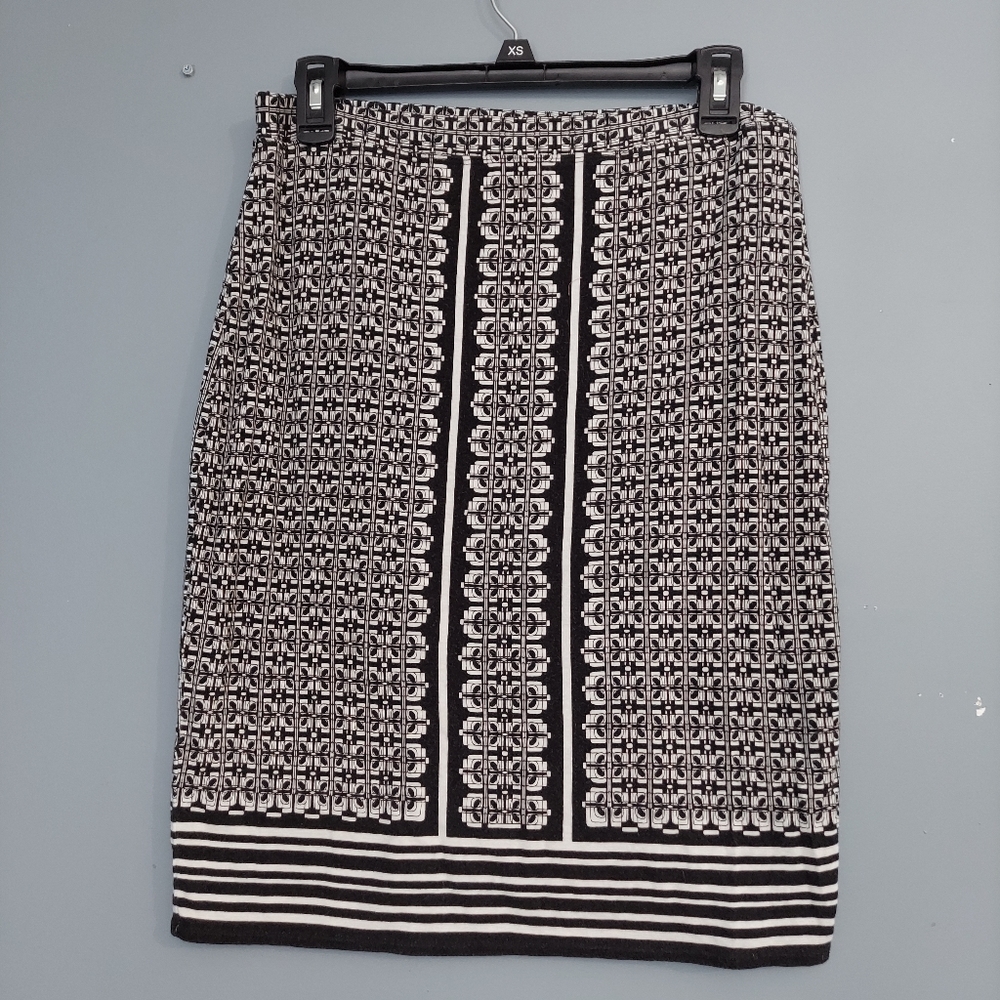 Black/white pattern, stretchy skirt, size S, Max Studio